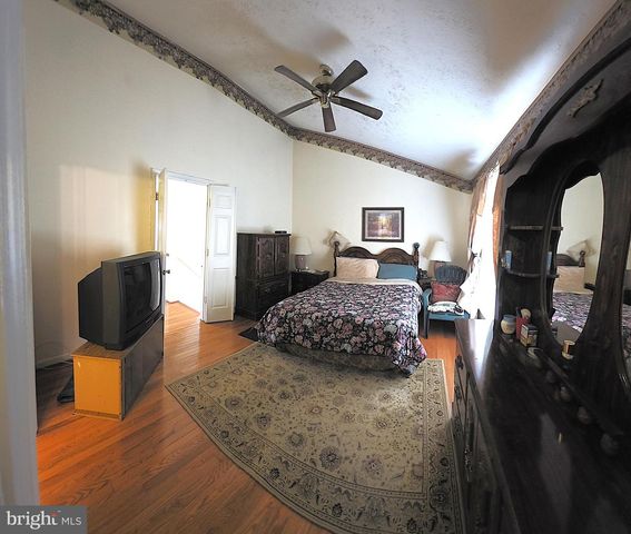 3329 ESQUARRE CT, Woodbridge, VA 22193