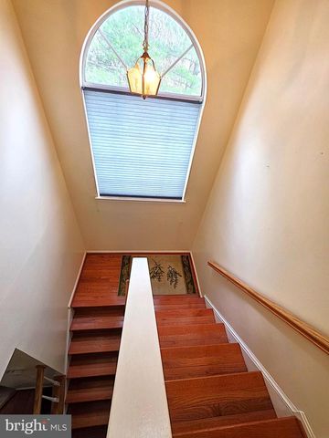 3329 ESQUARRE CT, Woodbridge, VA 22193