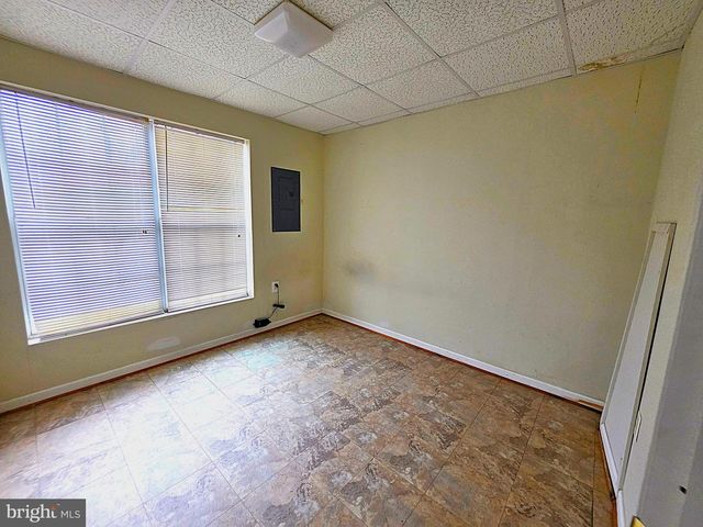 3329 ESQUARRE CT, Woodbridge, VA 22193