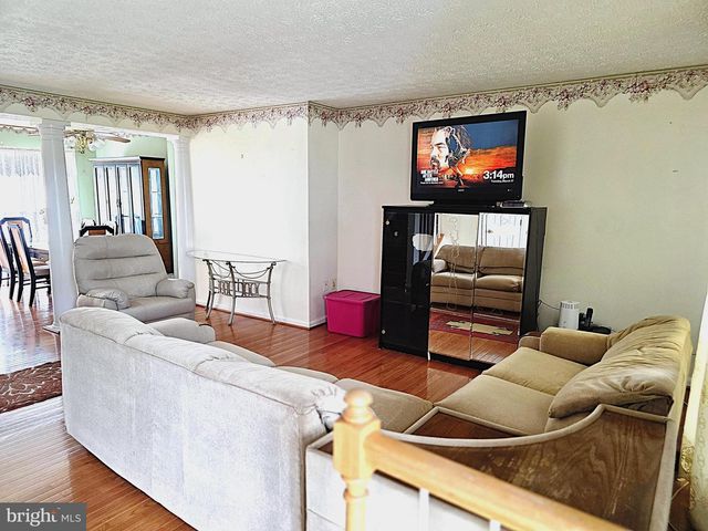 3329 ESQUARRE CT, Woodbridge, VA 22193