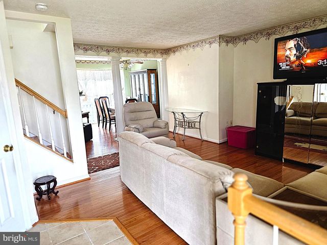 3329 ESQUARRE CT, Woodbridge, VA 22193