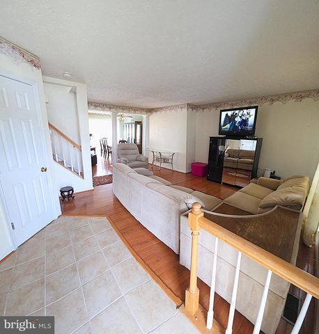 3329 ESQUARRE CT, Woodbridge, VA 22193