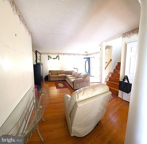 3329 ESQUARRE CT, Woodbridge, VA 22193