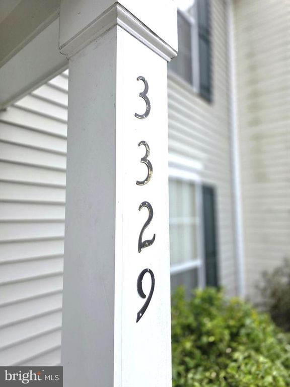 3329 ESQUARRE CT, Woodbridge, VA 22193