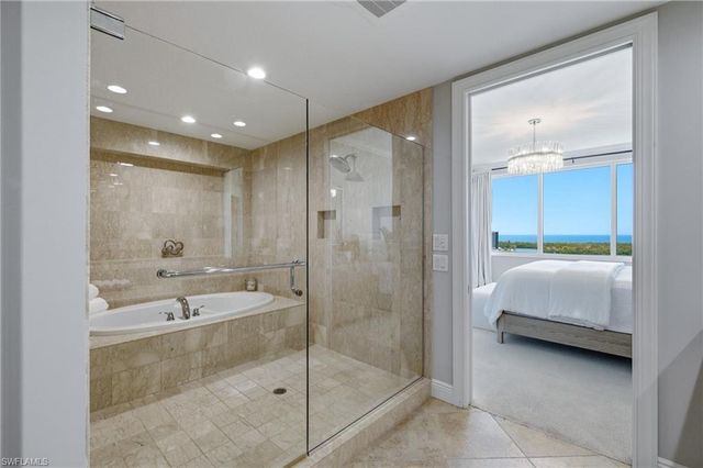 265 Indies WAY 1004, Naples, FL 34110