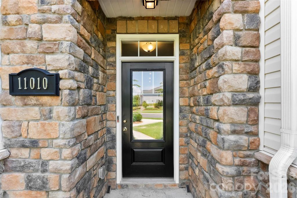 11010 Chalkbark Lane, Charlotte, NC 28262