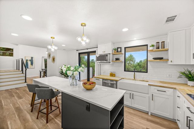 3704 Laurel Ledge LN, Austin, TX 78731