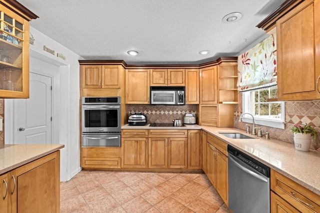 59 Heather Drive, Plymouth, MA 02360