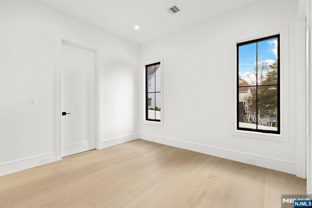 375 Burnet Place, Paramus, NJ 07652