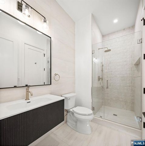 375 Burnet Place, Paramus, NJ 07652