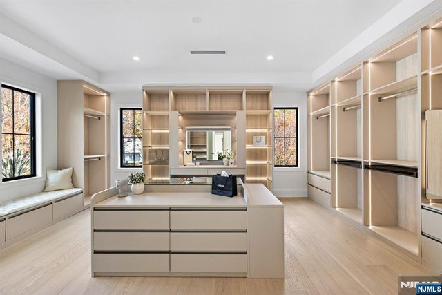 375 Burnet Place, Paramus, NJ 07652