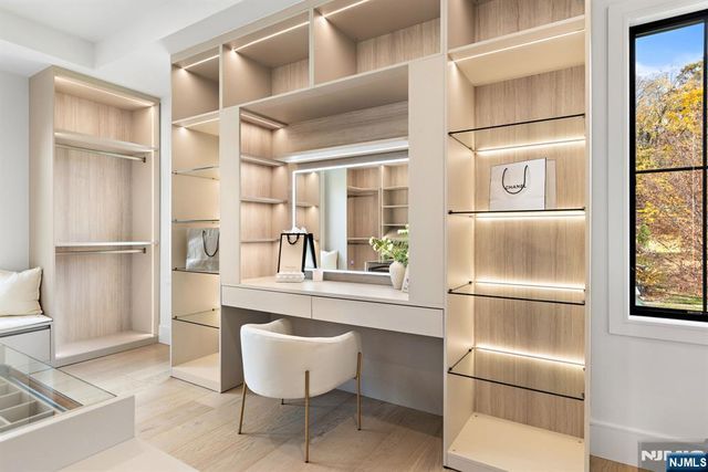 375 Burnet Place, Paramus, NJ 07652