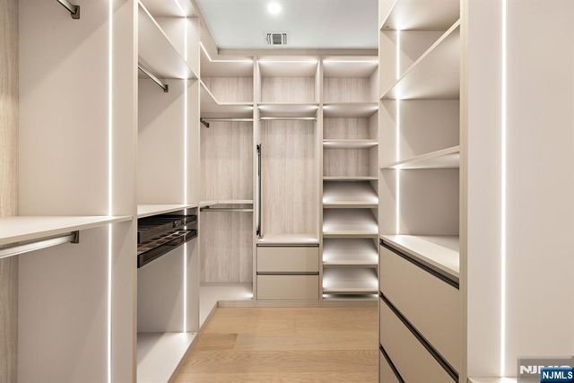 375 Burnet Place, Paramus, NJ 07652