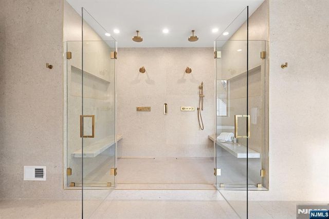 375 Burnet Place, Paramus, NJ 07652