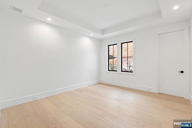 375 Burnet Place, Paramus, NJ 07652