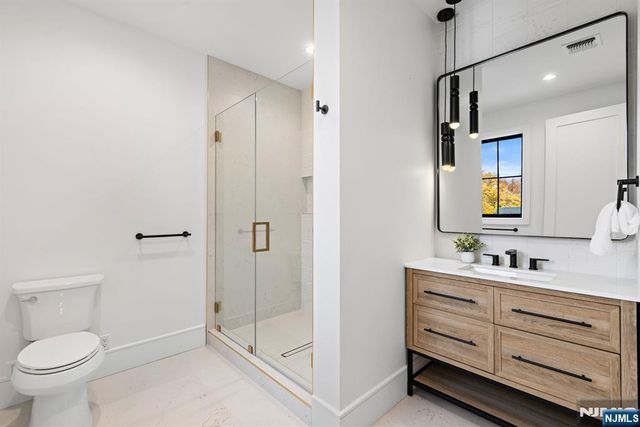 375 Burnet Place, Paramus, NJ 07652