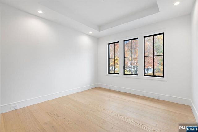 375 Burnet Place, Paramus, NJ 07652