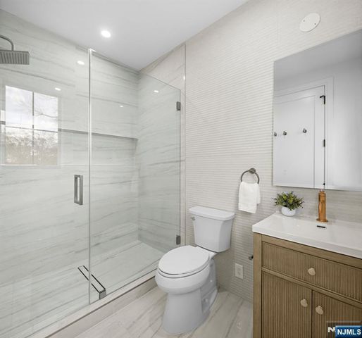 375 Burnet Place, Paramus, NJ 07652