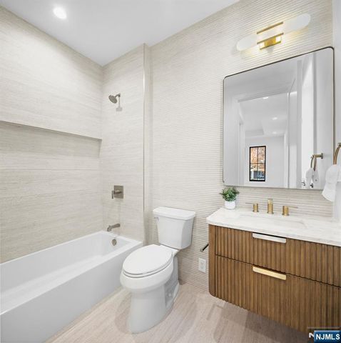 375 Burnet Place, Paramus, NJ 07652