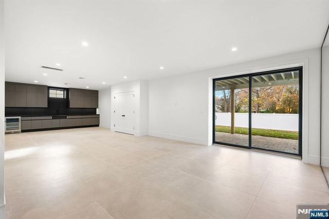 375 Burnet Place, Paramus, NJ 07652