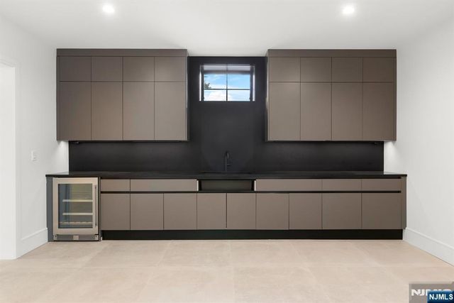 375 Burnet Place, Paramus, NJ 07652