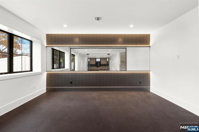 375 Burnet Place, Paramus, NJ 07652