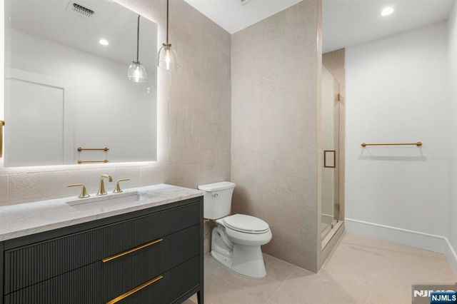 375 Burnet Place, Paramus, NJ 07652