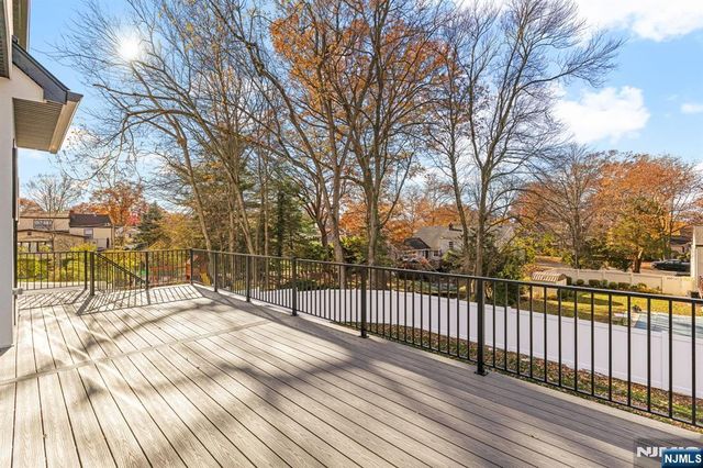 375 Burnet Place, Paramus, NJ 07652