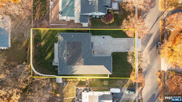 375 Burnet Place, Paramus, NJ 07652