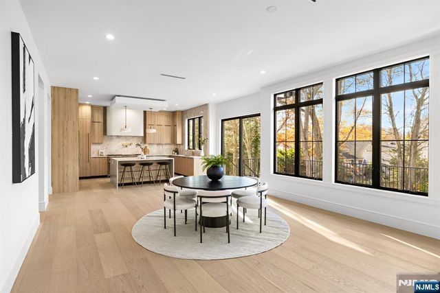 375 Burnet Place, Paramus, NJ 07652