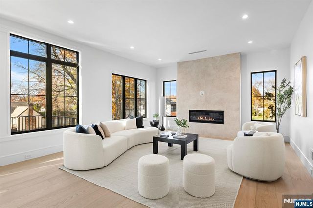 375 Burnet Place, Paramus, NJ 07652