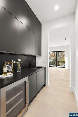 375 Burnet Place, Paramus, NJ 07652