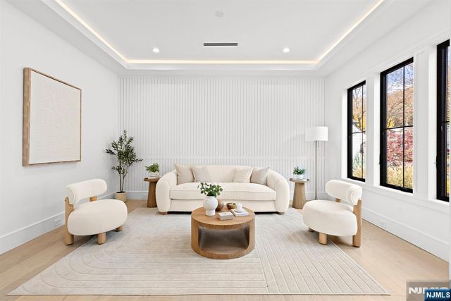 375 Burnet Place, Paramus, NJ 07652