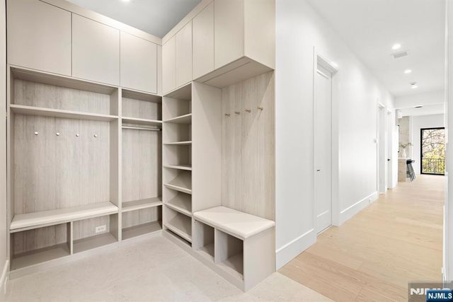 375 Burnet Place, Paramus, NJ 07652