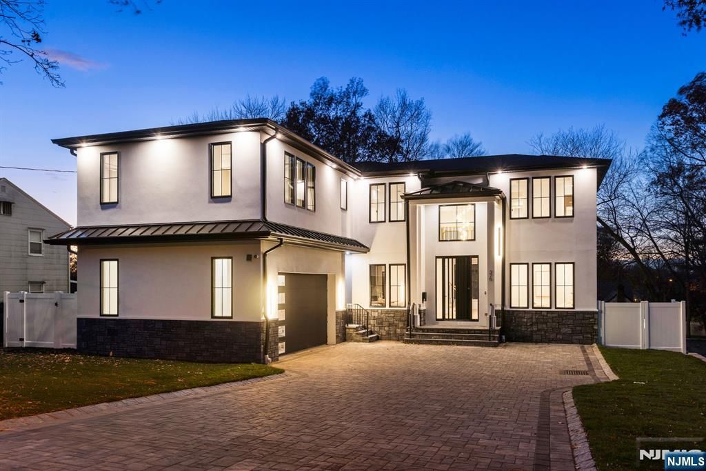 375 Burnet Place, Paramus, NJ 07652