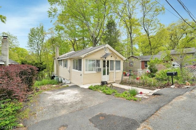 8 Cornell Way, Hopatcong Boro, NJ 07843