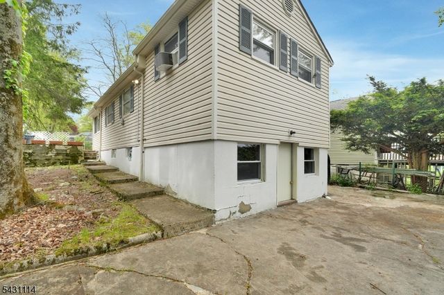 8 Cornell Way, Hopatcong Boro, NJ 07843