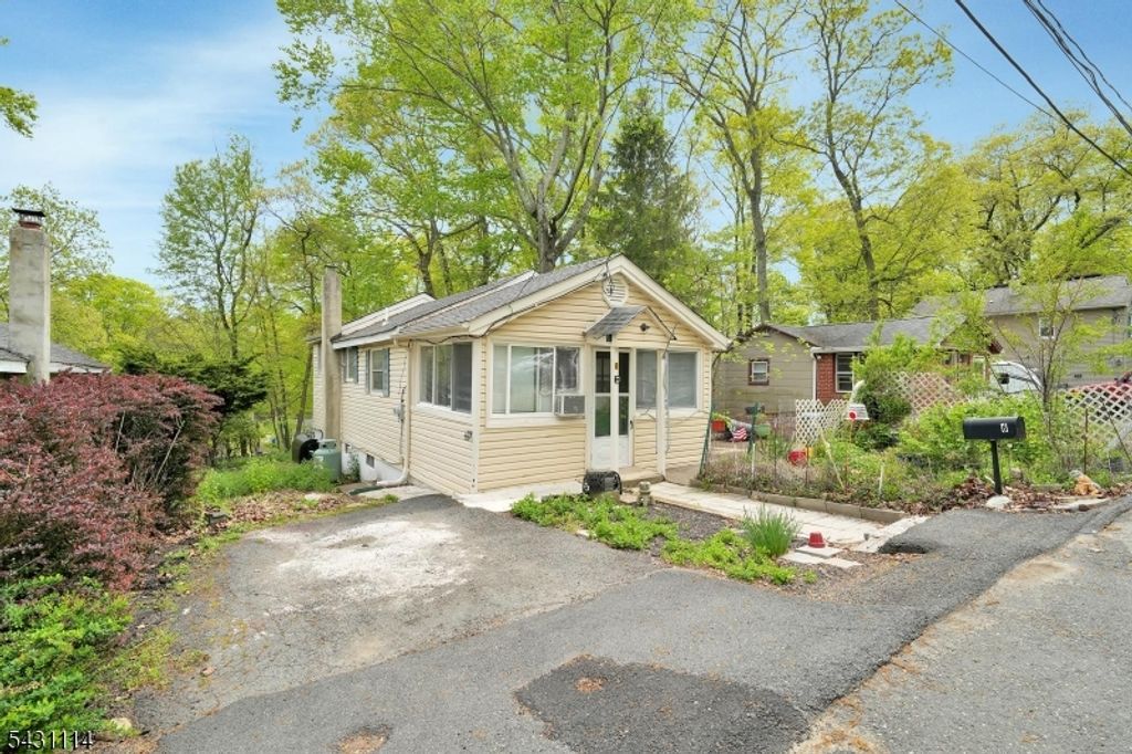 8 Cornell Way, Hopatcong Boro, NJ 07843 — photo 2
