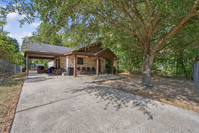 704 Dr Martin Luther King Jr Place N, Conroe, TX 77301