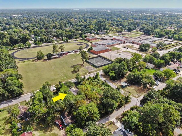 704 Dr Martin Luther King Jr Place N, Conroe, TX 77301