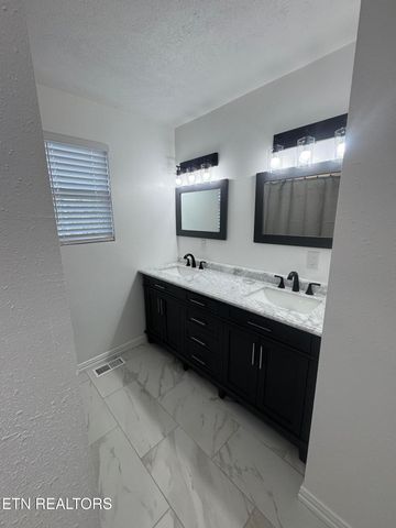 195 Granby Lane, Harrogate, TN 37752