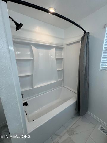 195 Granby Lane, Harrogate, TN 37752