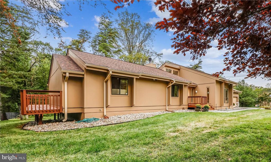 9728 WATTS BRANCH DR, Rockville, MD 20850