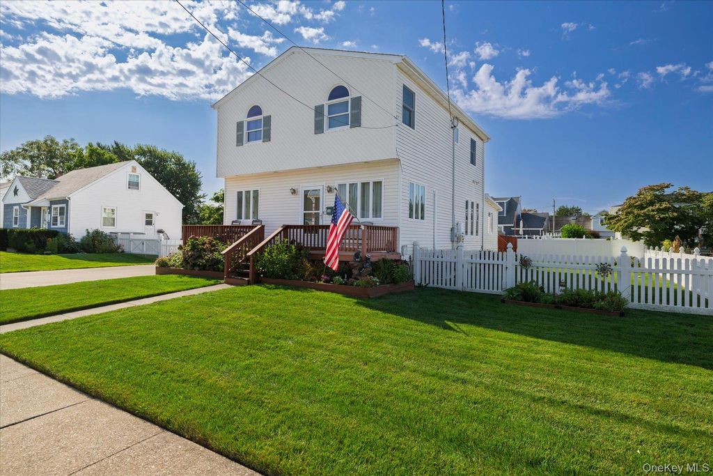 18 Dante Place, Amity Harbor, NY 11701 — exterior