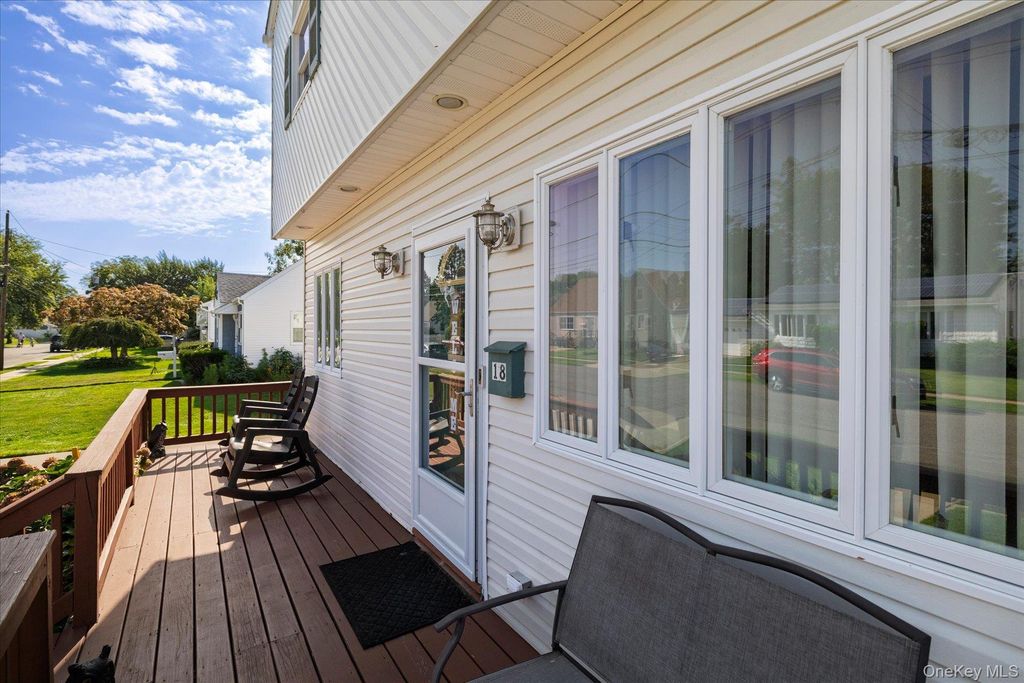 18 Dante Place, Amity Harbor, NY 11701 — photo 4