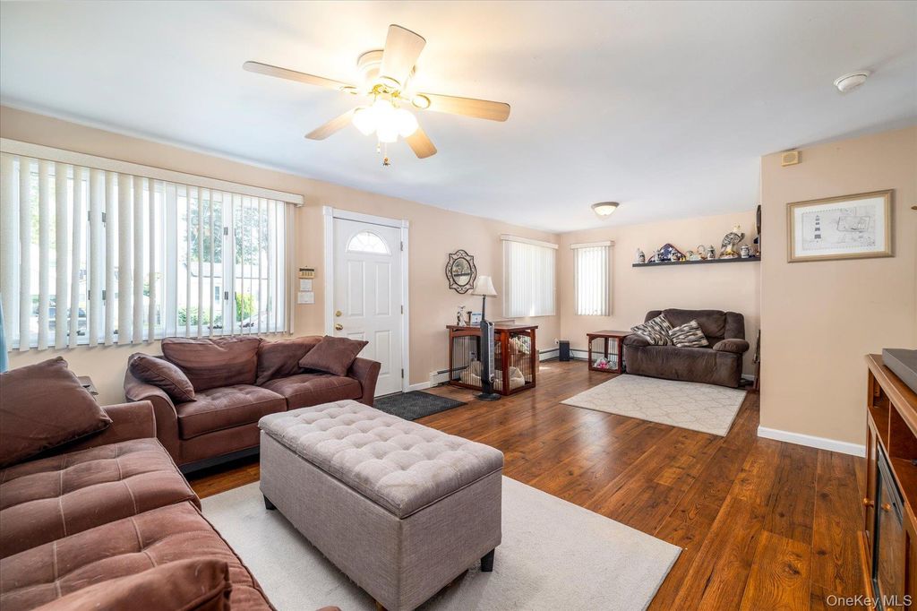 18 Dante Place, Amity Harbor, NY 11701 — photo 5