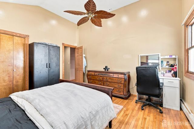 25 Penn Street, Fords, NJ 08863
