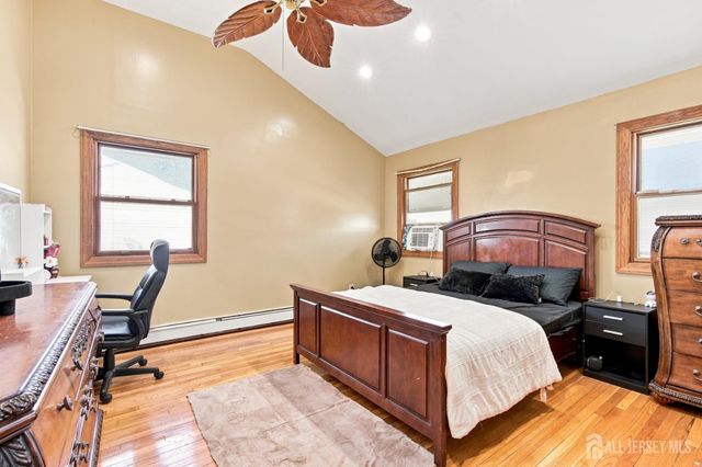 25 Penn Street, Fords, NJ 08863