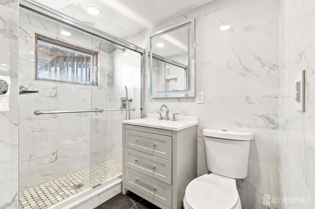 25 Penn Street, Fords, NJ 08863