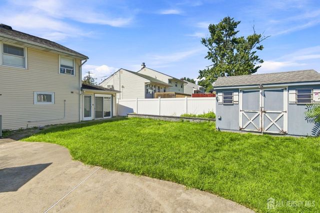 25 Penn Street, Fords, NJ 08863